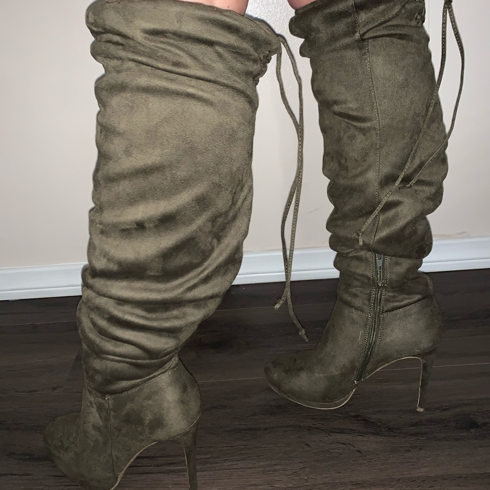 STEVE MADDEN NAVY GRN HIGH BOOTS